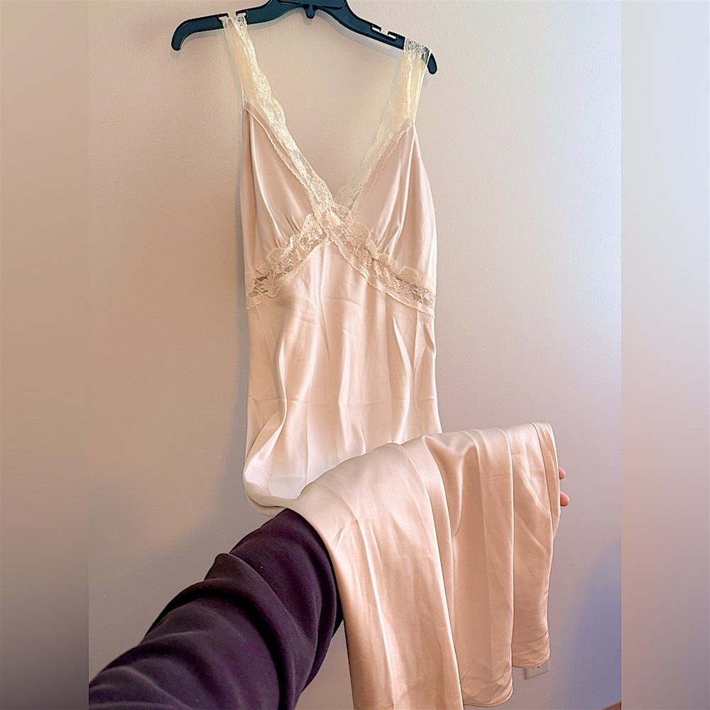 Rare! NWT Abercrombie and Fitch Satin & Lace Dress Size L - Picture 3 of 8